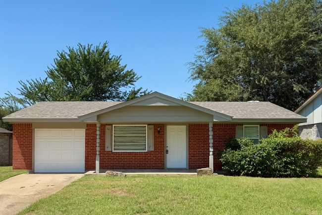 Building Photo - Inviting Mustang Gem with Spacious Kitchen... Rental