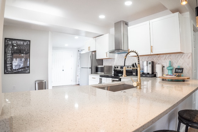 Photo - 3720 Taft Ave