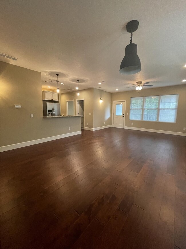 Photo - 1609 W 4th St