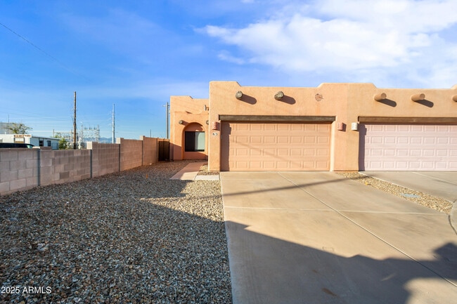 Building Photo - 813 Ocotillo Dr