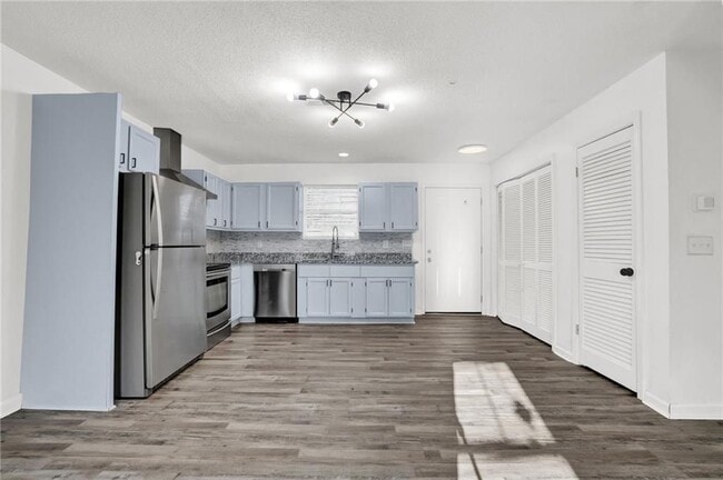 Photo - 15 Brighton Ct SE