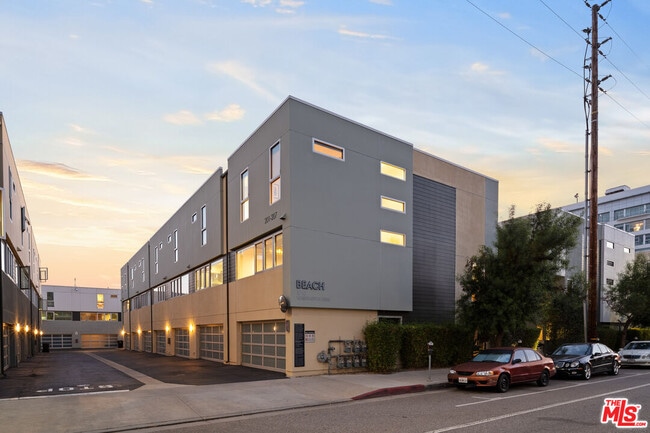 Building Photo - 310 Washington Blvd Unit 201