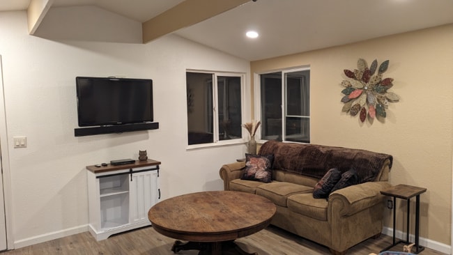 Building Photo - 1240 Bloomfield Rd Rental
