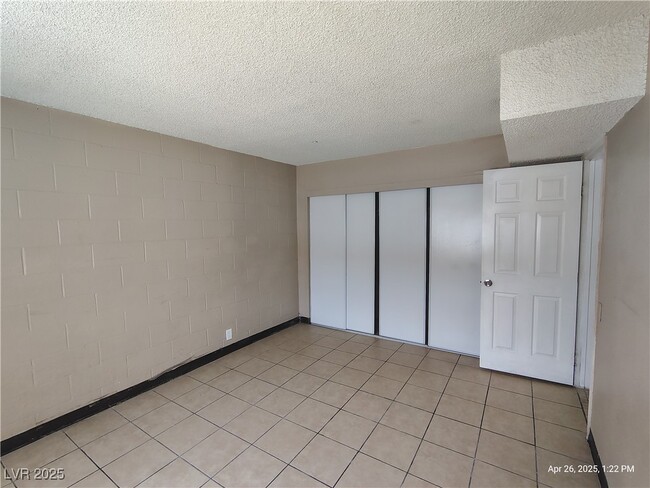 Building Photo - 2929 E Elm Ave Unit 1