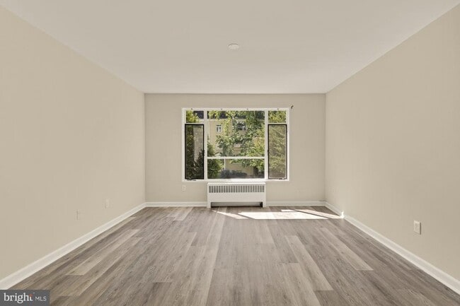 10413 Montrose Ave Unit 101