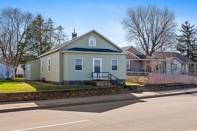Building Photo - Single Family Home Near Downtown