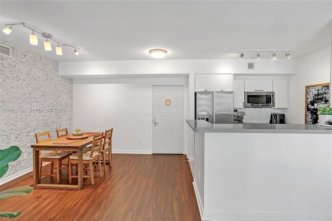 Photo - 335 S Biscayne Blvd Unidad 3008