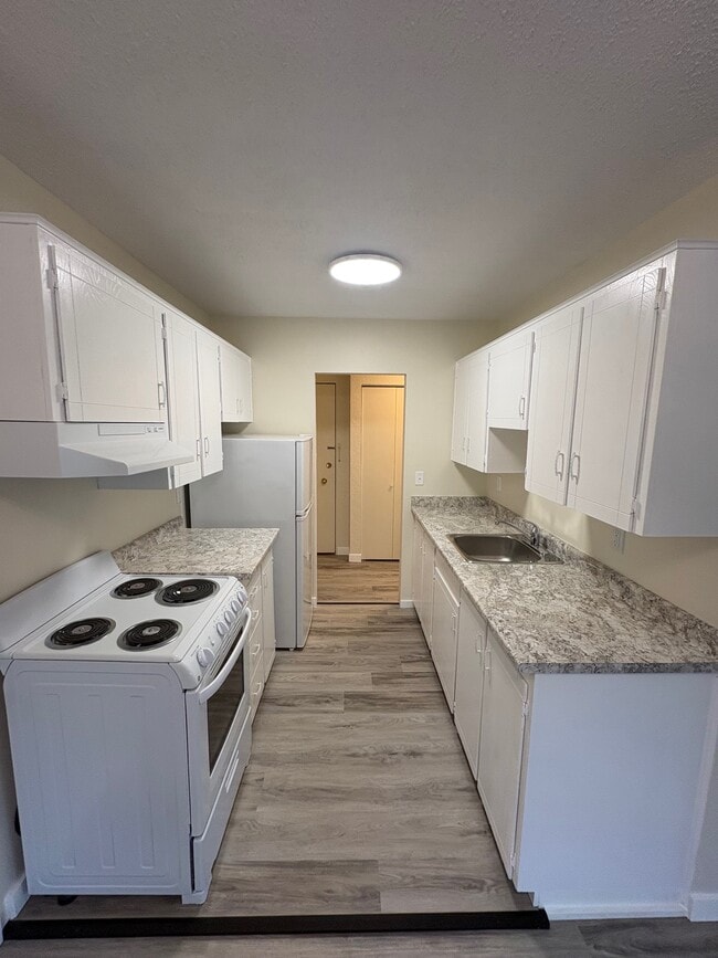 Building Photo - 1111 Hillside Ave Unit 303