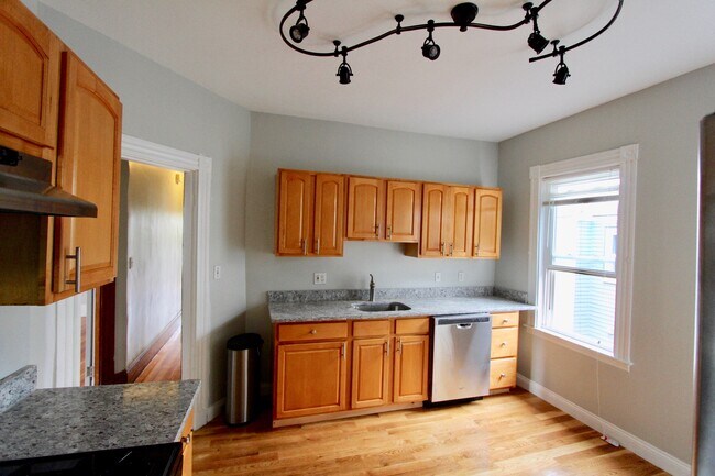 Photo - 137 Pleasant St Apartments Unit 1