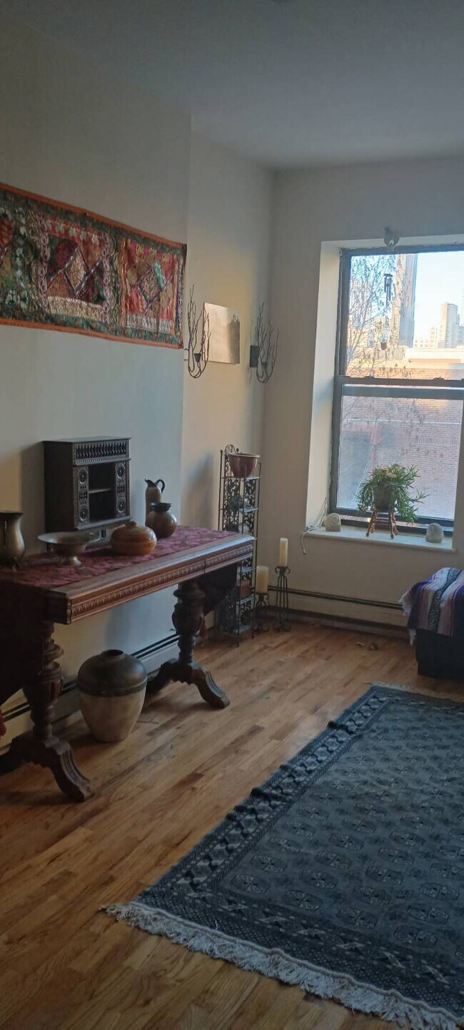 Photo - 572 Union St