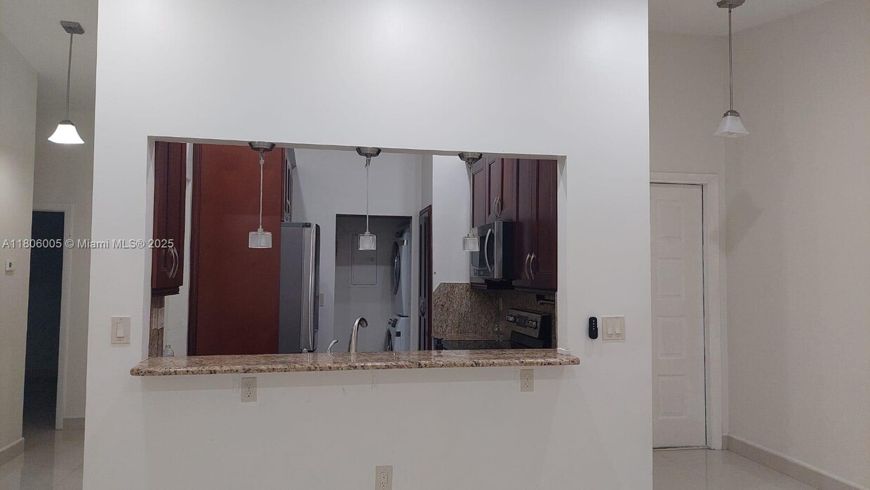 Photo - 984 SW 113th Ter (Pembroke Pines, FL)