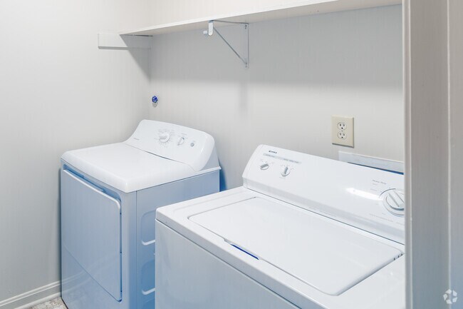 2BR, 1BA - 875SF - Laundry