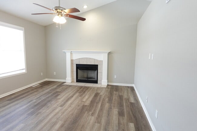 Photo - 2140 Maxine Ln