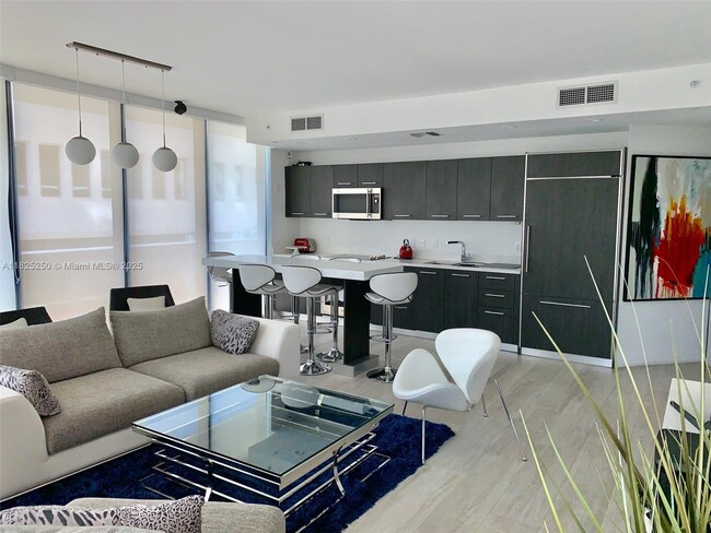 Photo - 55 SW 9th St Unidad 2706 Rental