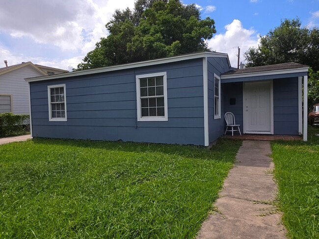 Building Photo - 6515 Linden St