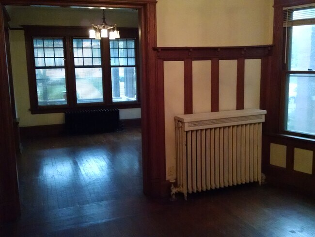 LR de DR - 3247 N Hackett Ave Unidad lower flat