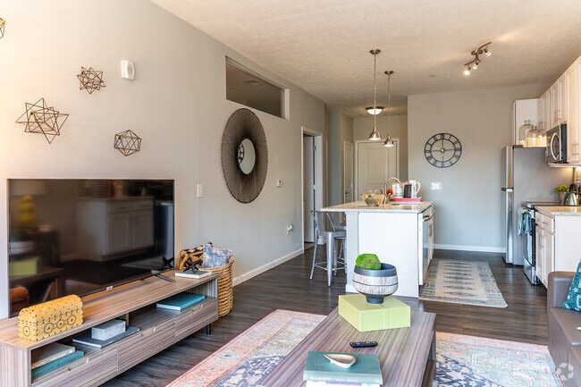 2BR, 2BA - 915SF - Living Room