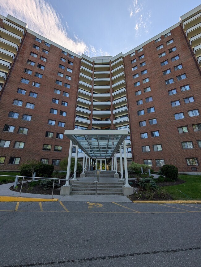 Building Photo - Bright 2 Bedroom Condo in Nepean Unit 1109