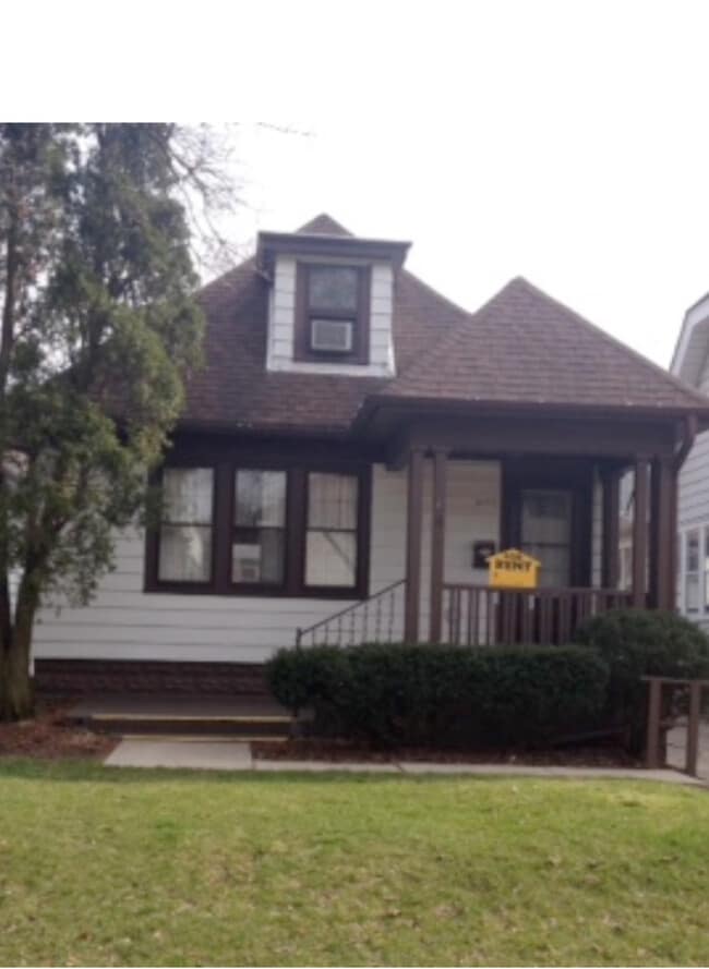 8333 Gridley Ave House House Rental in Wauwatosa, WI