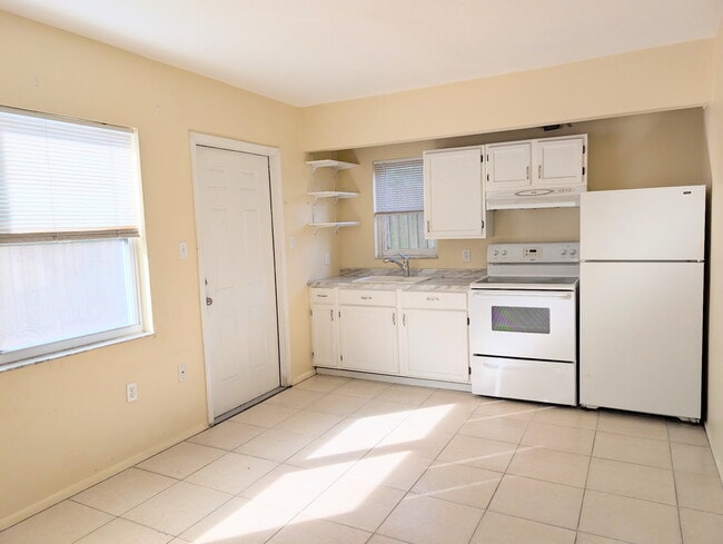 Photo - 1118 15th St W