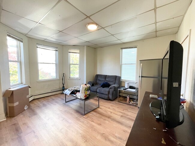 Photo - 1572 Tremont St