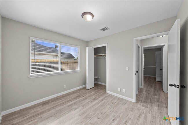 Photo - 104 Harvest Ln