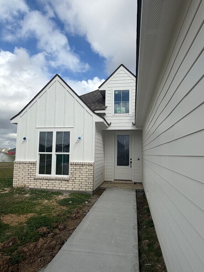 Photo - FOR RENT in YOUNGSVILLE: Brand New Construction!