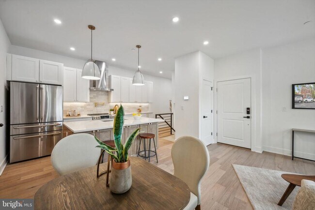 Photo - 1614 Kilbourne Pl NW