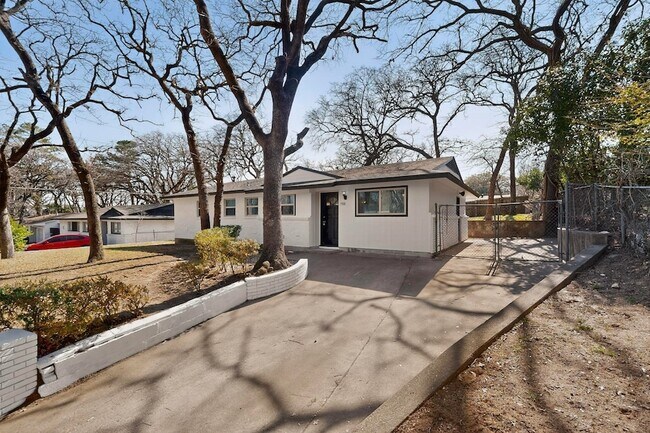 Photo - 1900 Mimosa Dr