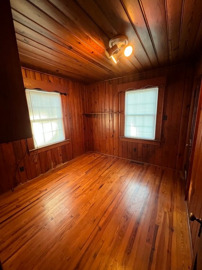 Photo - 1409 W Circle Dr