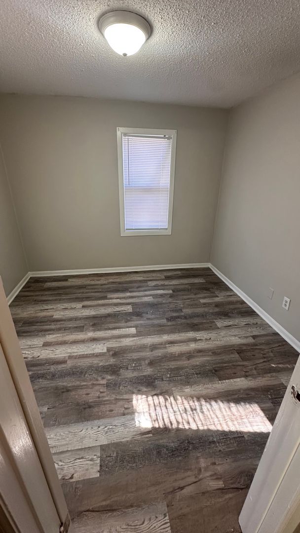 Photo - $525 - 1 bed 1 bath Duplex Unit 1421 E Lincoln