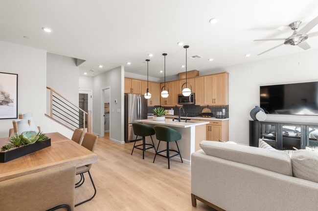 Building Photo - 1984 Hydrangea Pl