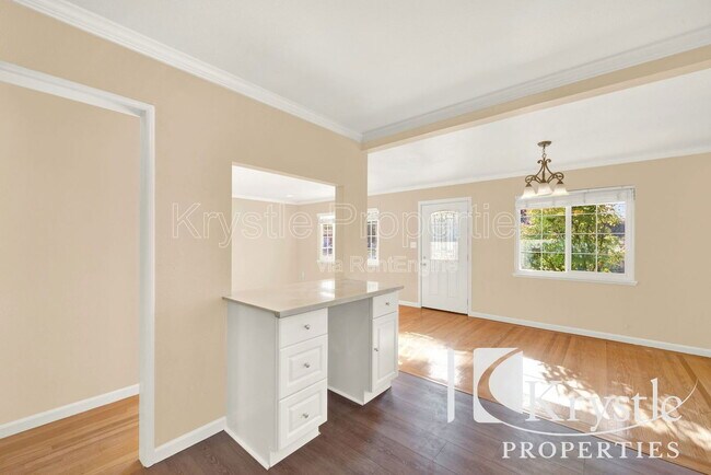 Photo - 342 Los Altos Pl