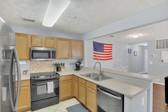 Photo - Southern Edge Condo Just Steps from Campus Unidad 1-101