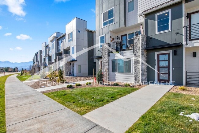 Building Photo - Contemporary Townhome in the Vibrant Interquest Low Maintenance Community with 2 car garage, Wash...