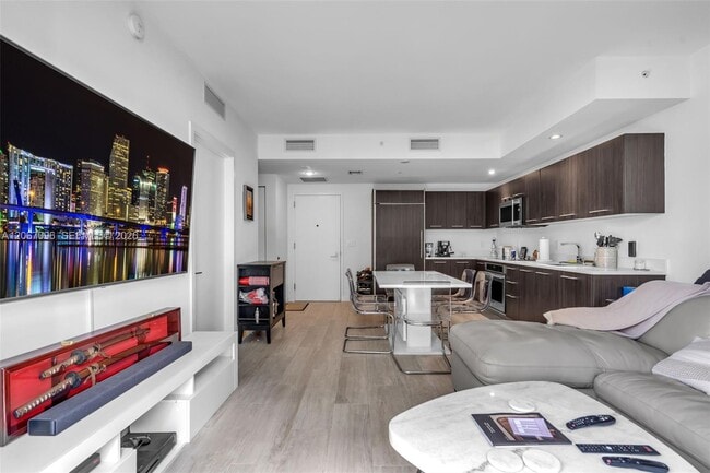 Photo - 55 SW 9th St Unidad 2407