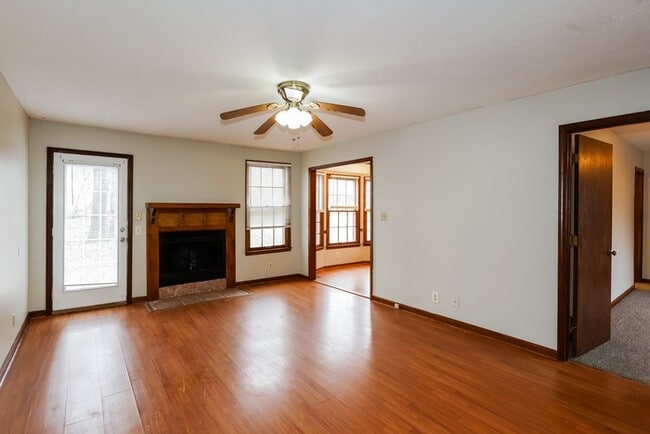 Photo - 323 Southern Dr