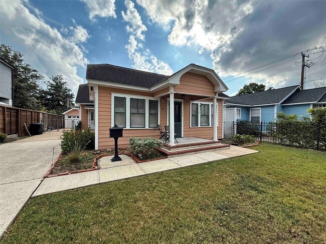 Photo - 604 E 17th St