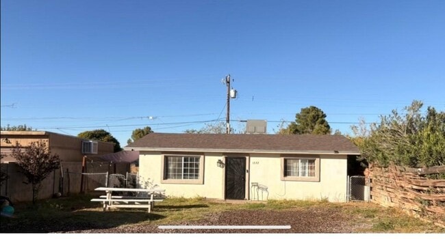 Building Photo - 1522 E 9th St