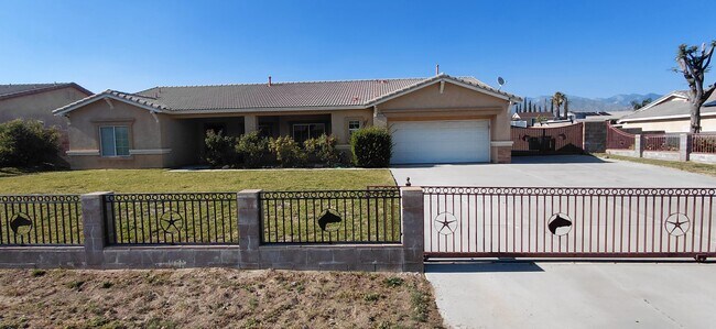 1523 Bryan St