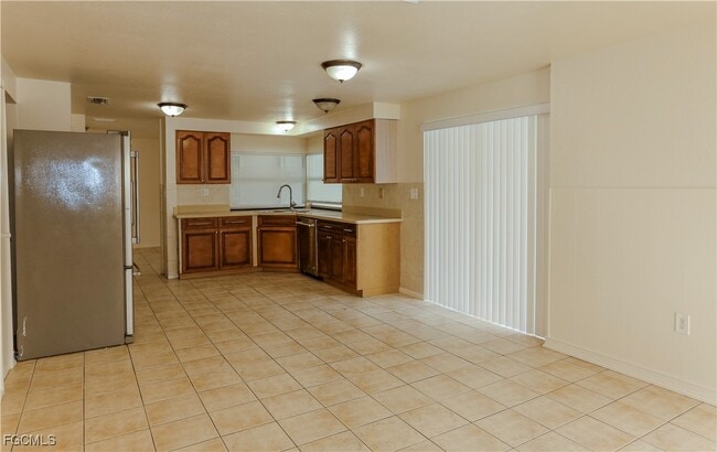 Photo - 1366 Nimrod St