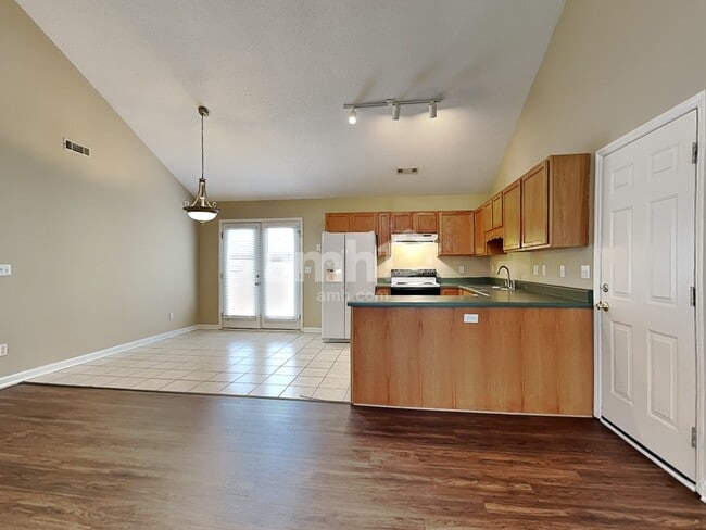 1473 Lewisburg Pointe Dr