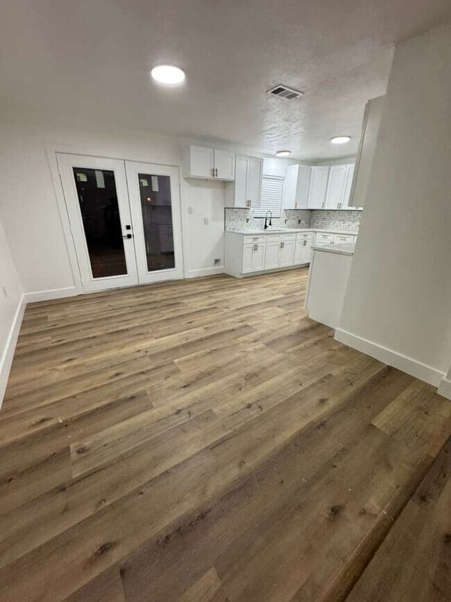 Photo - BEAUTIFUL HOME IN WEST ORANGE. MOVE IN READY!.