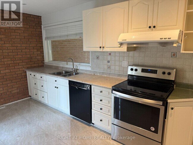 Photo - 9 Waterfield Dr