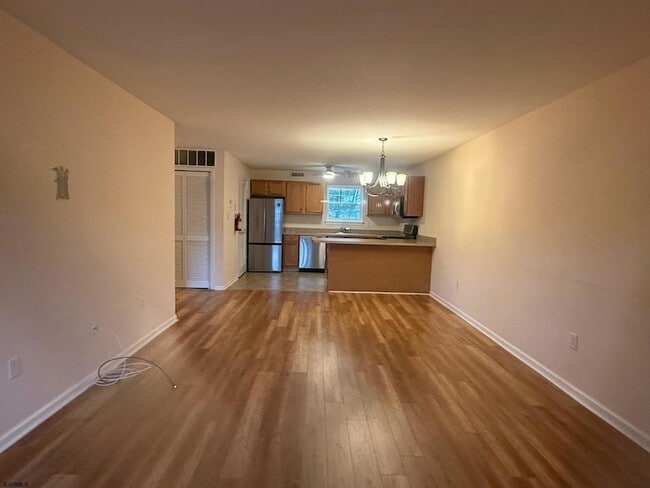 Photo - 551 London Ct