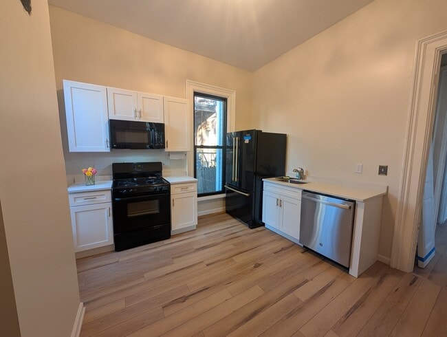 Building Photo - 244 Virginia St Rental