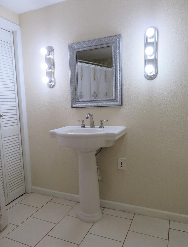 Photo - 1006 Avenue L