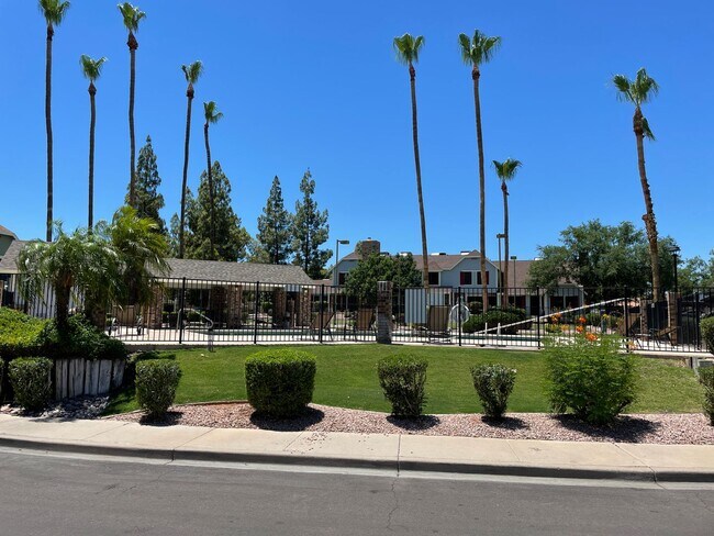 Photo - 2 Bed / 2.5 Bath Townhouse in Phoenix!