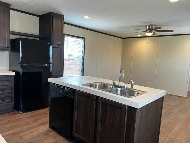 Photo - 709 N Collins Fwy