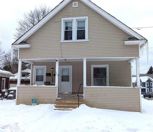 Building Photo - 502 Main St